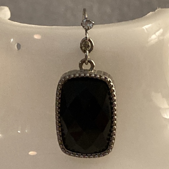 NWOT - Silvertone Lever Back Black Rectangular Stone & Crystal Drop Earring - Picture 2 of 9